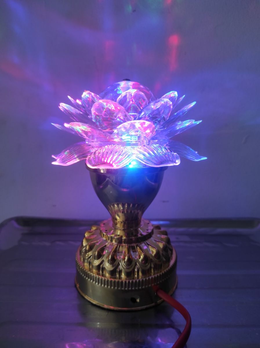 Đèn Led Hoa Sen Trang Trí Xoay 360 Độ 7 Màu