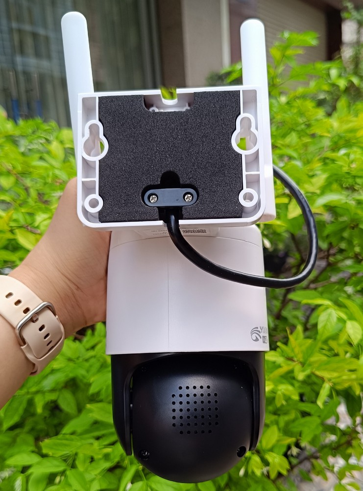 Camera Yoosee Wifi 2 Mắt Ngoài Trời 16 Led Q16D Xem 2 Màn Hình Cùng Lúc 8.0Mpx Chống Nước Ip66 Hồng Ngoại Ban Đêm Có Màu