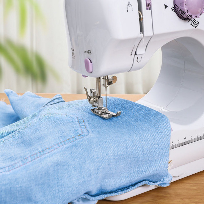 Máy May Mini Gia Đình 12 Kiểu May, Có Vắt Sổ Kèm Bàn Mở Rộng Máy May Mini Gia Đình 12 Kiểu May, Có Vắt Sổ Kèm Bàn Mở Rộng