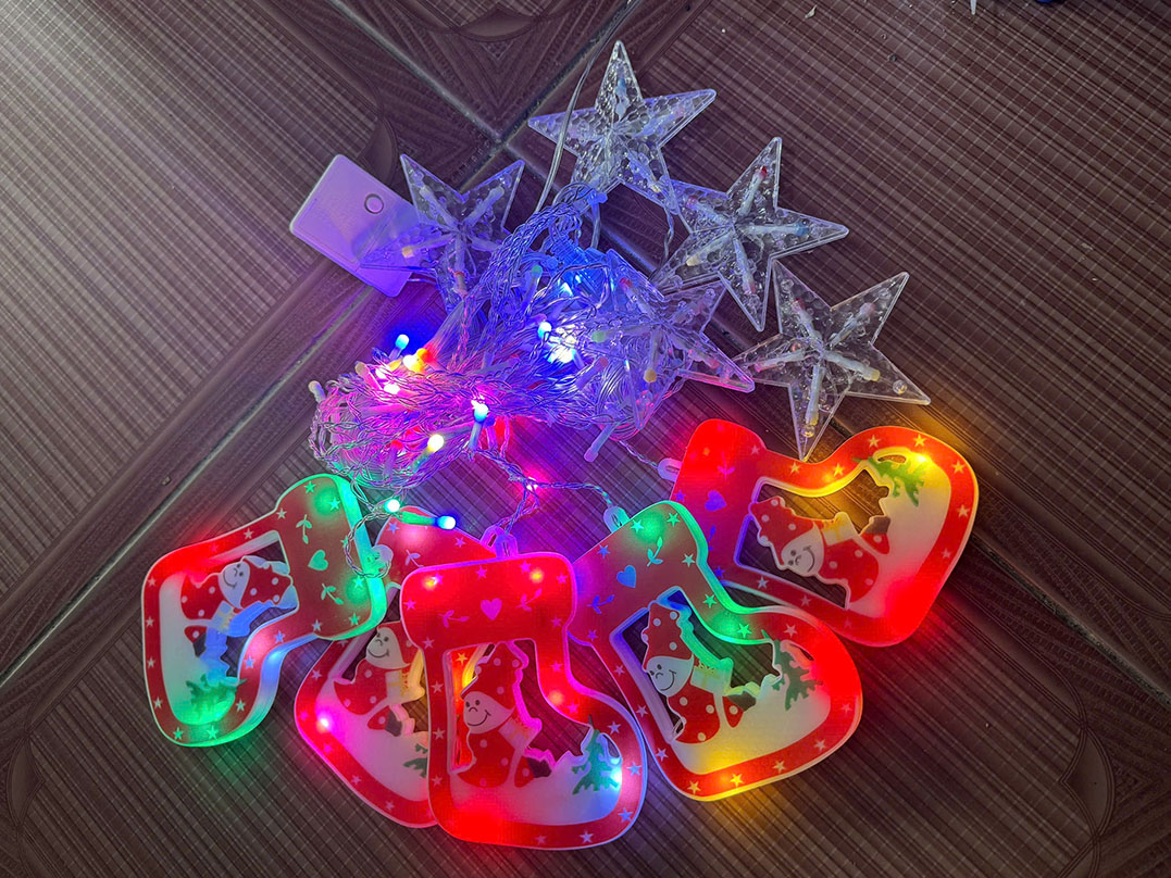 Dây Đèn 5 Tất Vớ Noel + 5 Sao Nhỏ Sáng 7 Màu