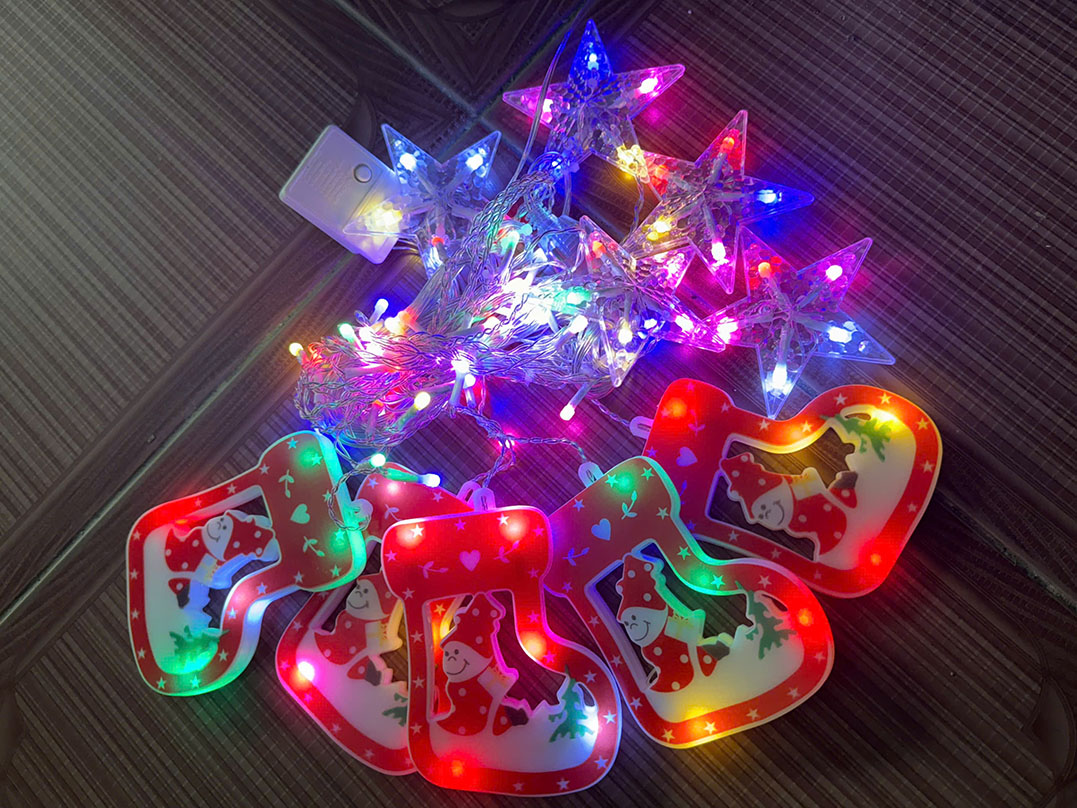 Dây Đèn 5 Tất Vớ Noel + 5 Sao Nhỏ Sáng 7 Màu