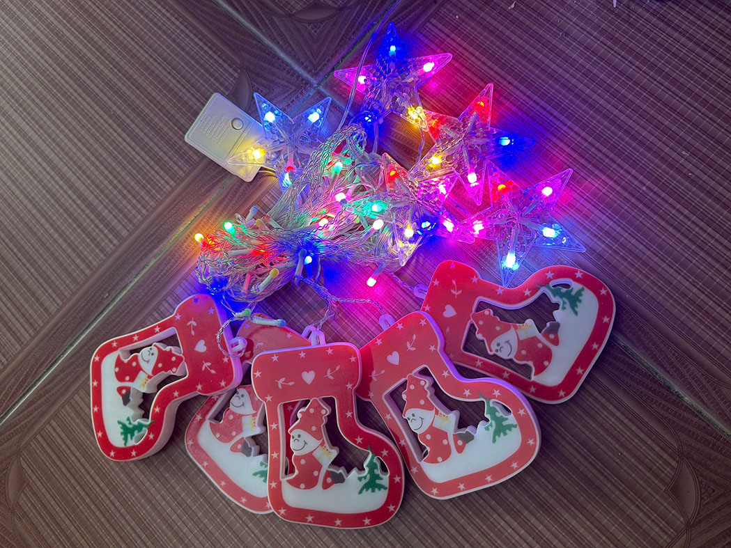Dây Đèn 5 Tất Vớ Noel + 5 Sao Nhỏ Sáng 7 Màu
